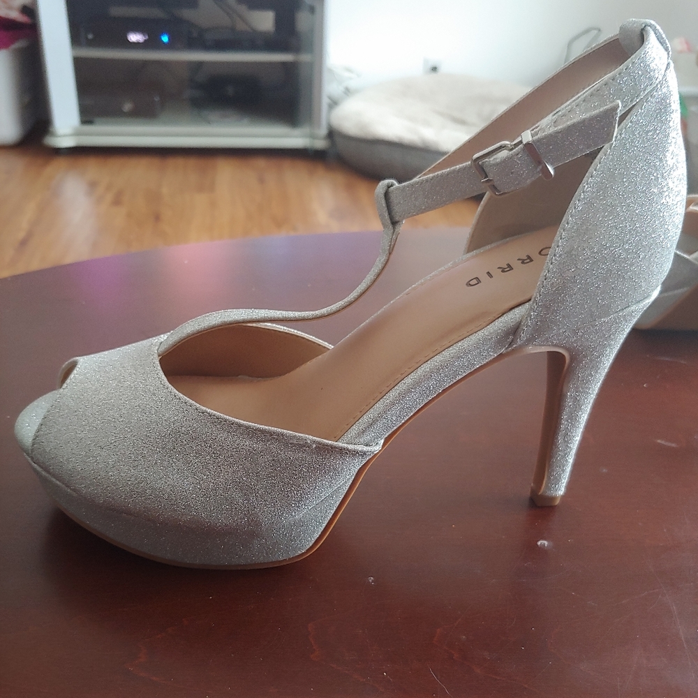 Torrid T-strap platform heels - Picture 4 of 6